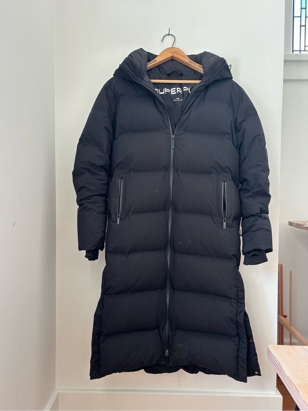 Aritzia The Super Puff black long goose down coat